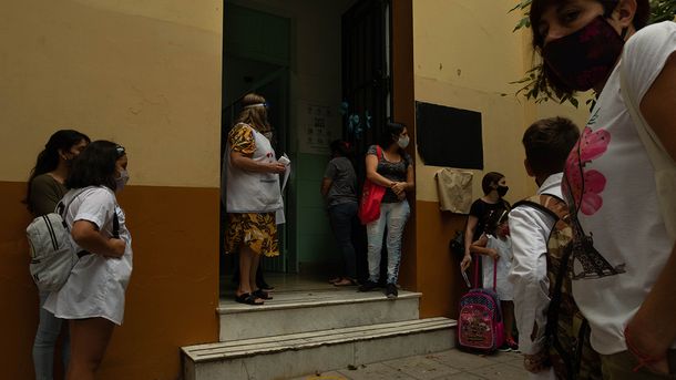 Clases presenciales: menos tiempo con barbijo, uso del comedor y reacomodamiento del ingreso