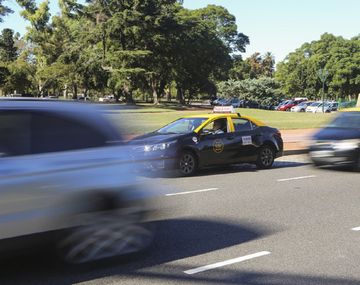 ¿Sin trabajo? Abren una convocatoria para sumar mujeres taxistas en la Ciudad