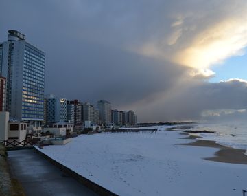 Intensa nevada en Miramar y aguanieve en Mar del Plata