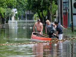 mas de 400 evacuados en lujan mas de 400 evacuados en lujan