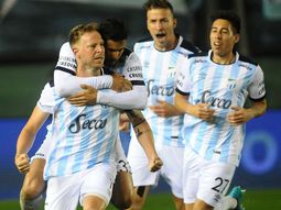 Atlético venció a Arsenal y llegó a la punta