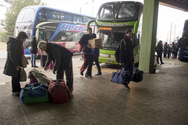 Otra vez demoraron a 3 choferes que llevaban chicos a Bariloche por estar drogados