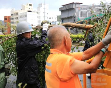 Tifón Dujuan causó múltiples daños en Taiwán