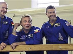 Tres astronautas llegan con éxito a la Estación Espacial Internacional