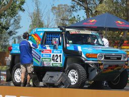 desde temprano, los vehiculos del dakar llegan al village desde temprano, los vehiculos del dakar llegan al village