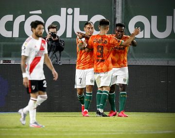 VIDEO: El insólito y obsceno festejo de un hincha de Banfield al aire