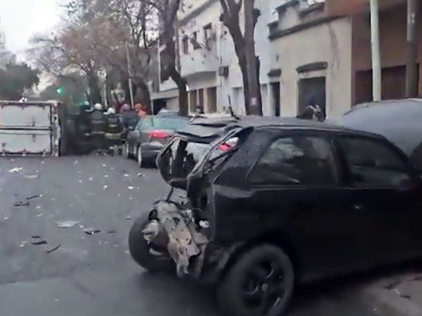 Choque múltiple y vuelco en Saavedra dejó cuatro heridos