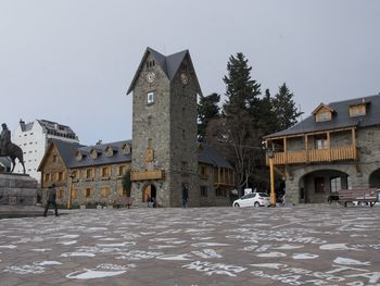 Imponen restricciones en General Roca y Bariloche por récord de contagios
