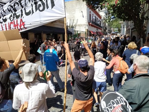 Incidentes entre la Policía y artesanos en San Telmo: al menos 17 detenidos
