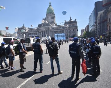 Buscan contener las protestas con un bono de $2000 a cooperativistas