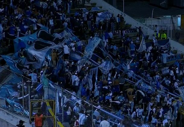 La hinchada de Atlético Tucumán copó el estadio Atahualpa de Quito