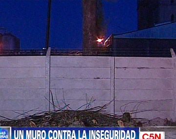 Quilmes: los vecinos construyen un muro para evitar los asaltos