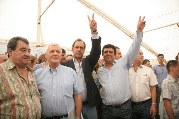 Fernando Espinoza se anota para suceder a Daniel Scioli en Provincia