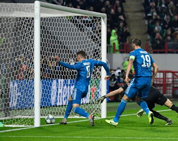 Tiemblan los famosos: Ramsey marcó un gol