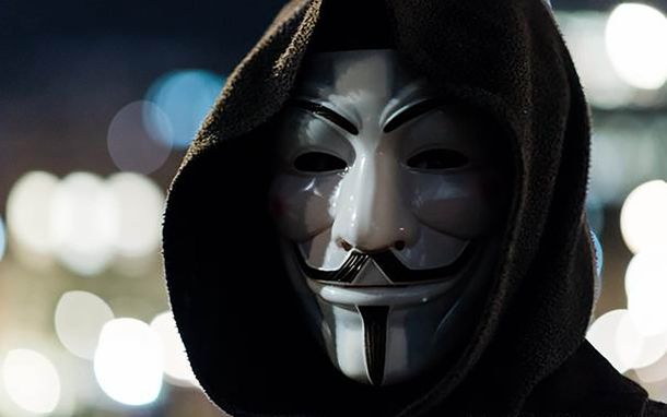 Ciberguerra contra Rusia: Anonymous habría bajado el sitio del Kremlin