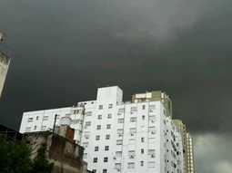 Rige un alerta por tormentas fuertes en el noreste del país