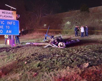 Cinco muertos por una avioneta que se estrelló en una autopista