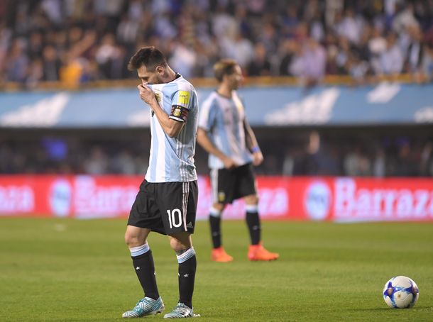 Messi se lamenta por el empate ante Perú