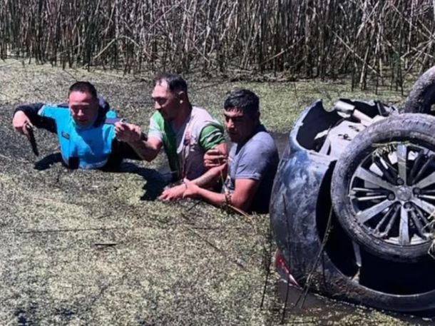 Aguas Verdes: una persecución de película terminó con un auto volcado y un ladrón detenido