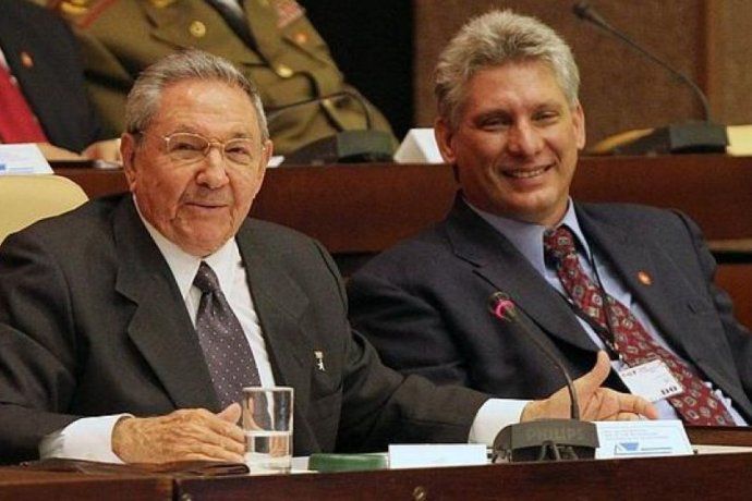 Raúl Castro junto al actual presidente de Cuba