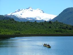 Ubicado en la Patagonia chilena, este atrapante destino esta rodeado de montañas, fiordos y bosques. Ubicado en la Patagonia chilena, este atrapante destino esta rodeado de montañas, fiordos y bosques.