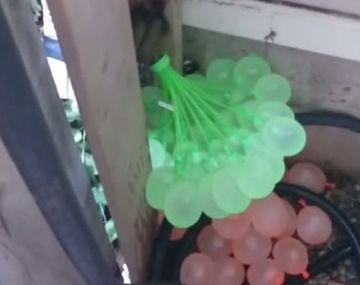 Puro ingenio: inflan 35 globos a la vez