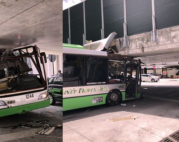 Video: un colectivo quedó atascado bajo de un puente en Belgrano