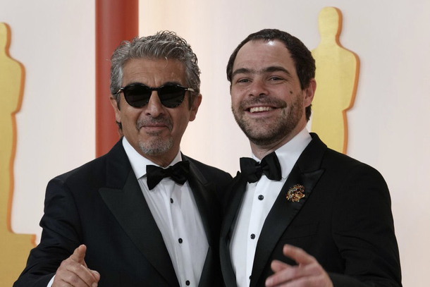 Peter Lanzani desfiló sonriente por la alfombra de los Premios Oscar: ¡mirá!
