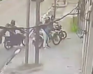 Imágenes sensibles: motochorros asesinaron a una joven en Laferrere