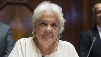 La exvicepresidenta frenteamplista, Lucía Topolansky, entiende que las próximas elecciones internas deberían ser obligatorias. La exvicepresidenta frenteamplista, Lucía Topolansky, entiende que las próximas elecciones internas deberían ser obligatorias.