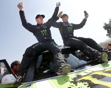 Despres y Peterhansel se coronaron en motos y autos