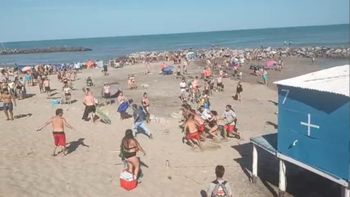 jornada tragica en la costa: inusual meteotsunami, ola gigante y panico, con un muerto y 35 heridos jornada tragica en la costa: inusual meteotsunami, ola gigante y panico, con un muerto y 35 heridos