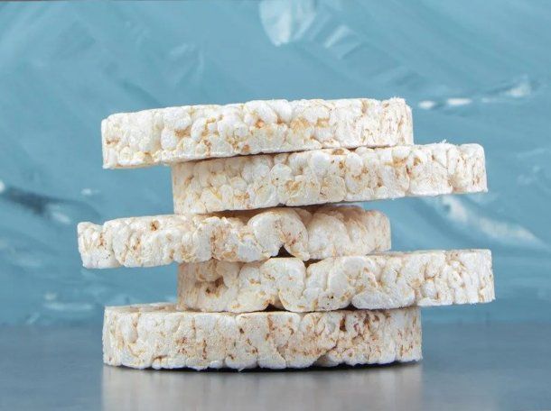 La ANMAT prohibió la venta de una marca de galletitas de arroz: cuál no hay que comprar