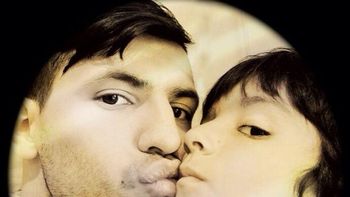 el kun agüero recibio la visita de su hijo mientras karina esta en buenos aires el kun agüero recibio la visita de su hijo mientras karina esta en buenos aires