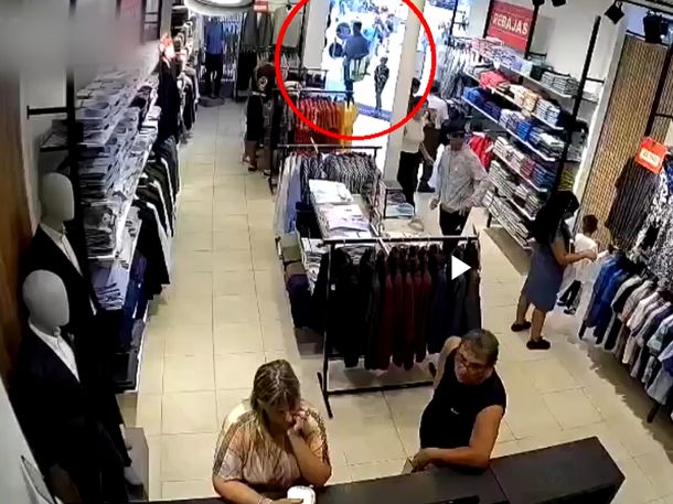 Indignación en Mar del Plata: entró a robar ropa con un nene y quedó filmado