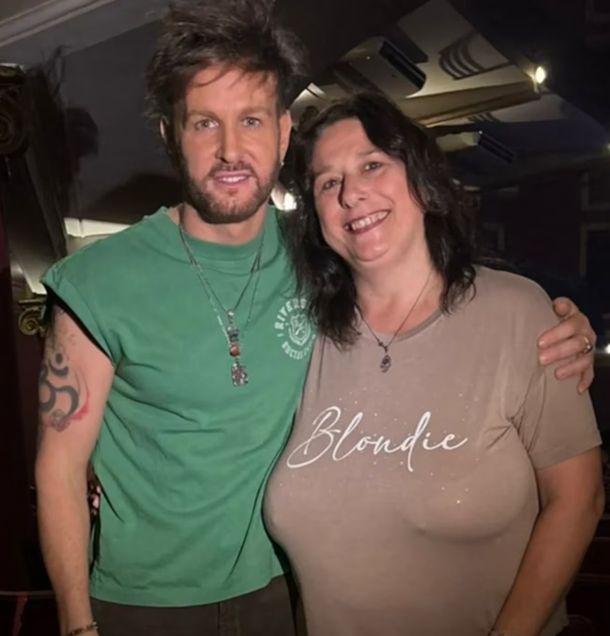 El dolor de Axel tras la muerte de cuatro miembros de su club de fans: Completamente roto