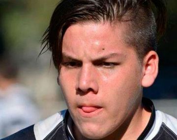 Un rugbier quedó grave en un scrum.