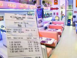 Caza bobos: Le cobraron el cubierto, se quejó y le devolvieron el dinero Caza bobos: Le cobraron el cubierto, se quejó y le devolvieron el dinero