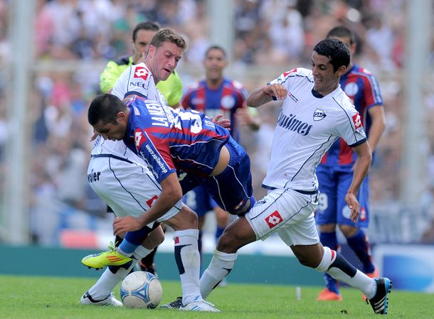 Quilmes llegó al empate con lo último y amargó a San Lorenzo