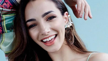 thelma fardin difruta de la playa de quequen con una microbikini roja thelma fardin difruta de la playa de quequen con una microbikini roja