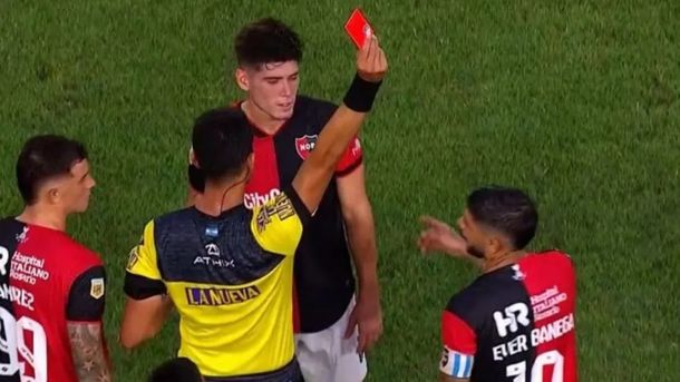Éver Banega fue expulsado ante Estudiantes y se perderá el clásico ante Rosario Central