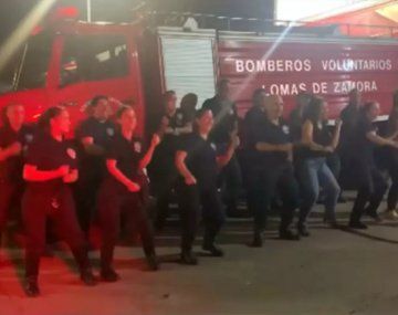 El video viral de los bomberos de Lomas de Zamora haciendo el Bar Challenge