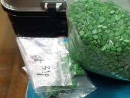 otro europeo detenido mientras viajaba a la argentina con 15 mil pastillas de droga otro europeo detenido mientras viajaba a la argentina con 15 mil pastillas de droga
