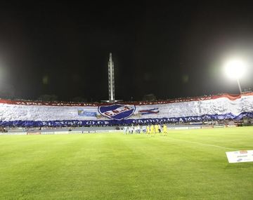 Nacional desplegó la bandera más grande del mundo