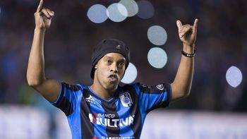 intacto: mira lo que invento ronaldinho en el futbol mexicano intacto: mira lo que invento ronaldinho en el futbol mexicano
