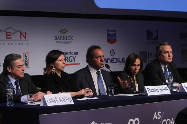 Ministra de Economía de Scioli sobre fondos buitre: En enero o febrero se resuelve