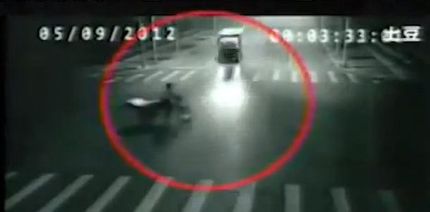 ¿Un superhéroe o ángel de la guarda salió al rescate en China?