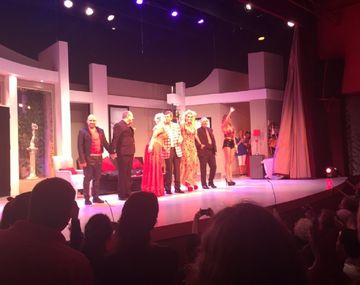 Noche de debut: gran ovación a Carlín