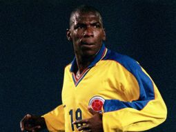Fue una de las máximas figuras de Colombia y jugó en Boca, pero una lesión lo alejó del fútbol con tan solo 29 años. Fue una de las máximas figuras de Colombia y jugó en Boca, pero una lesión lo alejó del fútbol con tan solo 29 años.