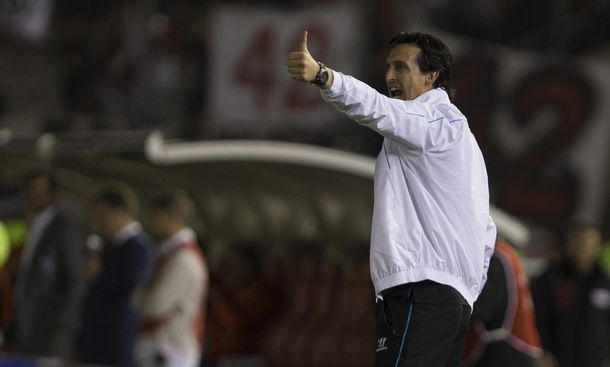 El técnico de Sevilla lloró en la derrota: se quejó del estado del campo de juego